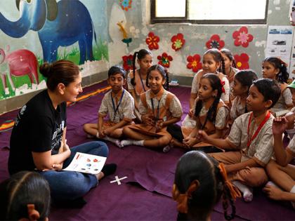 Kareena Kapoor promotes education in Mumbai school for UNICEF | Kareena Kapoor promotes education in Mumbai school for UNICEF