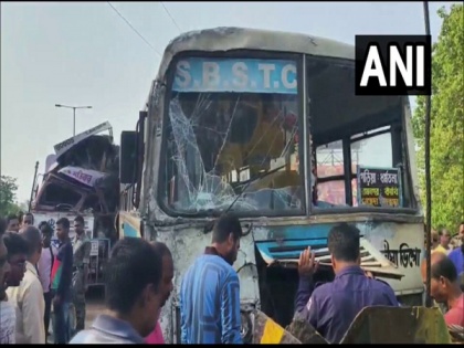 West Bengal: 27 injured as bus, oil tanker collide on Haldia-Mecheda Highway | West Bengal: 27 injured as bus, oil tanker collide on Haldia-Mecheda Highway
