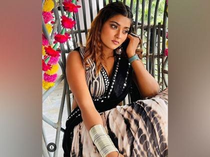 Akanksha Dubey death: Video of Bhojpuri actress crying inconsolably goes viral | Akanksha Dubey death: Video of Bhojpuri actress crying inconsolably goes viral