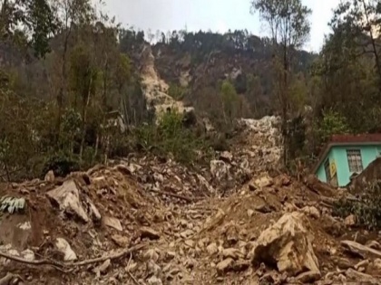 Sikkim: Landslide in Gangtok's Sokpay, Dikchu-Rakdong Road damaged | Sikkim: Landslide in Gangtok's Sokpay, Dikchu-Rakdong Road damaged