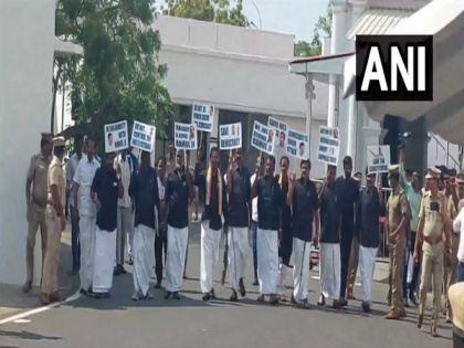 Congress, allies stage protests over Rahul Gandhi's disqualification as MP | Congress, allies stage protests over Rahul Gandhi's disqualification as MP