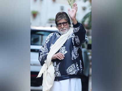 Amitabh Bachchan wears homemade sling as he meets fans post injury | Amitabh Bachchan wears homemade sling as he meets fans post injury