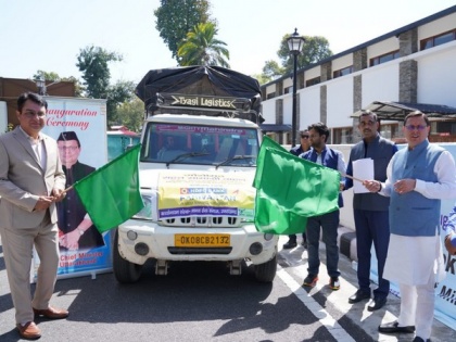 Uttarakhand CM flags off vehicles carrying relief materials for Joshimath | Uttarakhand CM flags off vehicles carrying relief materials for Joshimath