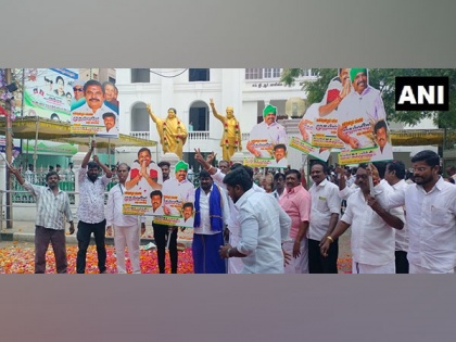 Madras HC rejects Panneerselvam's applications seeking stay on AIADMK general secretary polls | Madras HC rejects Panneerselvam's applications seeking stay on AIADMK general secretary polls