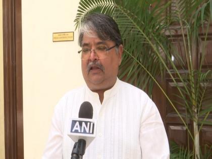Sharad Pawar should ask Rahul Gandhi to apologise: Veer Savarkar's grandson | Sharad Pawar should ask Rahul Gandhi to apologise: Veer Savarkar's grandson Sharad Pawar should ask Rahul Gandhi to apologise: Veer Savarkar's grandson | Sharad Pawar should ask Rahul Gandhi to apologise: Veer Savarkar's grandson