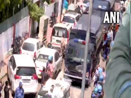 Umesh Pal kidnapping case: Police van, carrying Atiq Ahmed, arrives at Prayagraj Court | Umesh Pal kidnapping case: Police van, carrying Atiq Ahmed, arrives at Prayagraj Court Umesh Pal kidnapping case: Police van, carrying Atiq Ahmed, arrives at Prayagraj Court | Umesh Pal kidnapping case: Police van, carrying Atiq Ahmed, arrives at Prayagraj Court