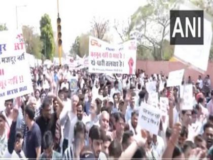 Right to Health Bill: Face-off continues between Rajasthan govt, agitating doctors | Right to Health Bill: Face-off continues between Rajasthan govt, agitating doctors