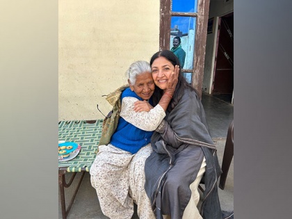Deepti Naval finally met old relative she'd been searching for in 'obscure' Punjab village | Deepti Naval finally met old relative she'd been searching for in 'obscure' Punjab village