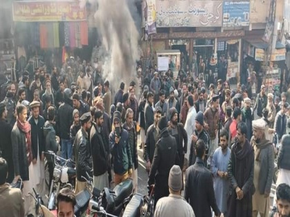 Gilgit-Baltistan contractors go on strike over pending dues | Gilgit-Baltistan contractors go on strike over pending dues