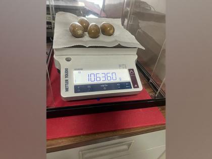 Customs seize gold worth Rs 49.5 lakhs at Kochi airport, passenger held | Customs seize gold worth Rs 49.5 lakhs at Kochi airport, passenger held