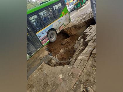 Delhi: Traffic police issues advisory after road caves in near Hauz Rani | Delhi: Traffic police issues advisory after road caves in near Hauz Rani