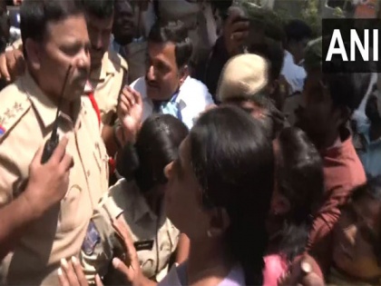 YS Sharmila detained before reaching Hyderabad's TSPSC office to protest against paper leak | YS Sharmila detained before reaching Hyderabad's TSPSC office to protest against paper leak