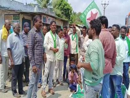 Adivasis protest on inclusion of Boya Valmiki, Bontu Oriya castes in ST list in Andhra's West Godavari | Adivasis protest on inclusion of Boya Valmiki, Bontu Oriya castes in ST list in Andhra's West Godavari