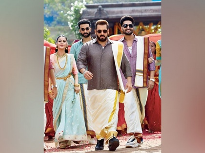 Salman Khan soaks in South Indian culture in Kisi Ka Bhai Kisi Ki Jaan's new song 'Bathukamma' | Salman Khan soaks in South Indian culture in Kisi Ka Bhai Kisi Ki Jaan's new song 'Bathukamma'