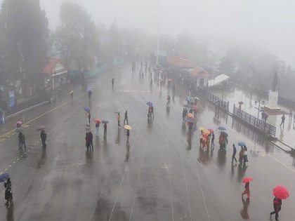Himachal's Shimla receives fresh rainfall, mercury drops by 8 degrees Celsius | Himachal's Shimla receives fresh rainfall, mercury drops by 8 degrees Celsius