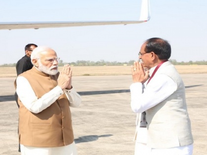 PM Modi arrives in Bhopal on day-long visit | PM Modi arrives in Bhopal on day-long visit