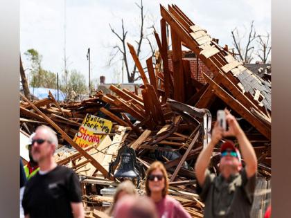 US: 7 kil US: 7 killed, dozens hospitalised as tornadoes tear through Arkansas, Illinois | US: 7 kil US: 7 killed, dozens hospitalised as tornadoes tear through Arkansas, Illinois