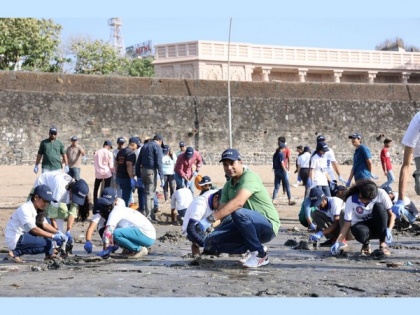 Sugee Group showcases enthusiastic participation in Dadar Beach Clean - up Drive 2023 | Sugee Group showcases enthusiastic participation in Dadar Beach Clean - up Drive 2023