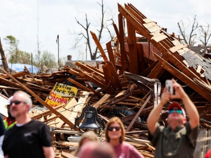 Deadly tornadoes kill 11 across US South, Midwest | Deadly tornadoes kill 11 across US South, Midwest
