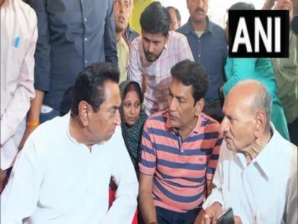Former MP CM Kamal Nath meets families of victims of Indore temple mishap | Former MP CM Kamal Nath meets families of victims of Indore temple mishap