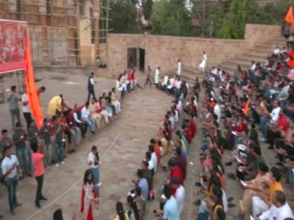 Maharashtra: Huge crowd recite Hanuman Chalisa at Nagpur's Gandhibagh Garden | Maharashtra: Huge crowd recite Hanuman Chalisa at Nagpur's Gandhibagh Garden