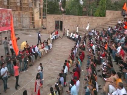 Maharashtra: Huge crowd recite Hanuman Chalisa at Nagpur's Gandhibagh Garden | Maharashtra: Huge crowd recite Hanuman Chalisa at Nagpur's Gandhibagh Garden Maharashtra: Huge crowd recite Hanuman Chalisa at Nagpur's Gandhibagh Garden | Maharashtra: Huge crowd recite Hanuman Chalisa at Nagpur's Gandhibagh Garden