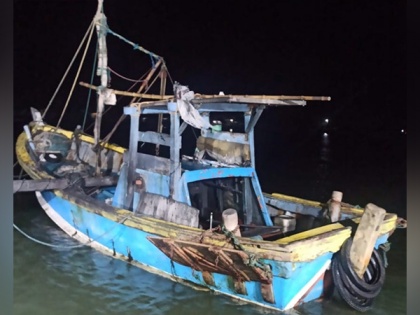 Tamil Nadu: Boat hit by Sri Lankan Navy ship, damaged; fishermen safe | Tamil Nadu: Boat hit by Sri Lankan Navy ship, damaged; fishermen safe