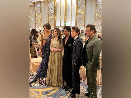 SRK, Salman's picture with Tom Holland goes viral, fans say 'Jab Tiger, Pathaan met Spider-Man' | SRK, Salman's picture with Tom Holland goes viral, fans say 'Jab Tiger, Pathaan met Spider-Man'