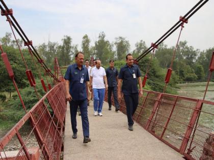 LG visits Sanjay Lake in East Delhi, directs officials to complete dredging, de-silting work by June 30 | LG visits Sanjay Lake in East Delhi, directs officials to complete dredging, de-silting work by June 30