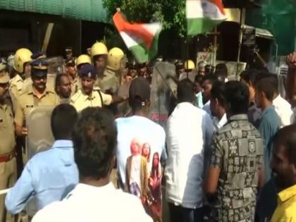 Congress stages march in protest against Kerala youth's "torture" by police | Congress stages march in protest against Kerala youth's "torture" by police