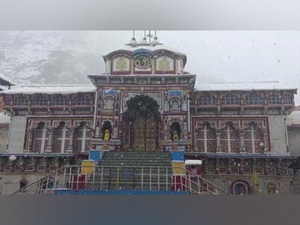 Uttarakhand: Heavy snowfall continues in Kedarnath, construction work affected | Uttarakhand: Heavy snowfall continues in Kedarnath, construction work affected