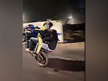 Mumbai biker arrested days after video of 'wheelie' stunt went viral on social media | Mumbai biker arrested days after video of 'wheelie' stunt went viral on social media
