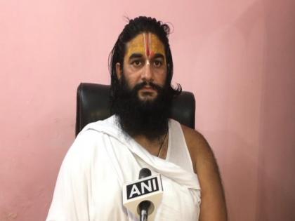 Ayodhya: Hanumangarhi seer invites Rahul Gandhi to stay at temple premises | Ayodhya: Hanumangarhi seer invites Rahul Gandhi to stay at temple premises Ayodhya: Hanumangarhi seer invites Rahul Gandhi to stay at temple premises | Ayodhya: Hanumangarhi seer invites Rahul Gandhi to stay at temple premises