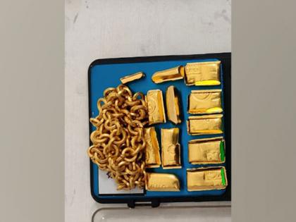 Gold worth nearly Rs 50 lakh seized at Hyderabad airport | Gold worth nearly Rs 50 lakh seized at Hyderabad airport Gold worth nearly Rs 50 lakh seized at Hyderabad airport | Gold worth nearly Rs 50 lakh seized at Hyderabad airport