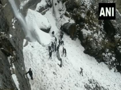 7 tourists killed, several injured as avalanche hits Sikkim's Nathula | 7 tourists killed, several injured as avalanche hits Sikkim's Nathula