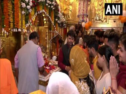 Devotees throng temples to offer prayers on Hanuman Janmotsav | Devotees throng temples to offer prayers on Hanuman Janmotsav