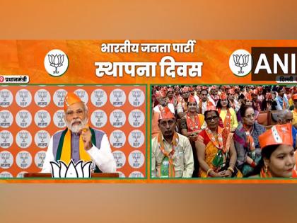"They have become so desperate", says PM Modi on 'Modi teri kabr khudegi' remark | "They have become so desperate", says PM Modi on 'Modi teri kabr khudegi' remark "They have become so desperate", says PM Modi on 'Modi teri kabr khudegi' remark | "They have become so desperate", says PM Modi on 'Modi teri kabr khudegi' remark