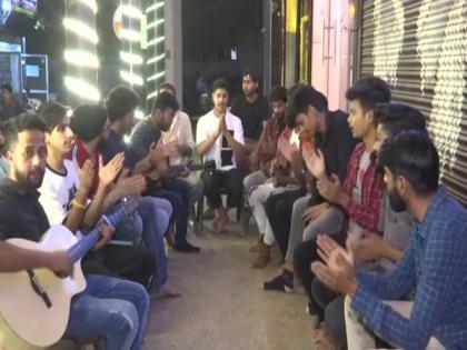 Hanuman Jayanti: Youths recite Hanuman Chalisa outside cafe in Gurugram | Hanuman Jayanti: Youths recite Hanuman Chalisa outside cafe in Gurugram