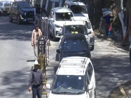 Over 30,000 vehicles entered Shimla in two days, say police | Over 30,000 vehicles entered Shimla in two days, say police