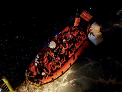 Boat carrying 400 people adrift between Malta and Greece | Boat carrying 400 people adrift between Malta and Greece