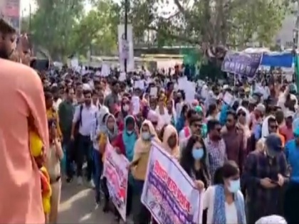 Chhattisgarh: B.Ed, D.Ed association stages protest in Raipur leading to scuffle with police | Chhattisgarh: B.Ed, D.Ed association stages protest in Raipur leading to scuffle with police