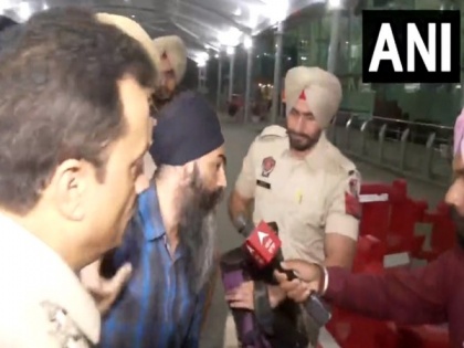 Punjab police brings Amritpal's close aide Papalpreet Singh to Amritsar airport | Punjab police brings Amritpal's close aide Papalpreet Singh to Amritsar airport