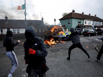 Northern Ireland police attacked with petrol bombs on 25th anniversary of Good Friday deal | Northern Ireland police attacked with petrol bombs on 25th anniversary of Good Friday deal
