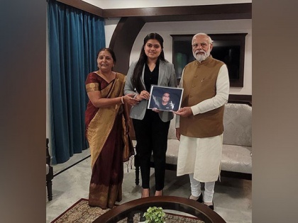 MP girl enrols in college at age of 13 years, meets with PM Modi | MP girl enrols in college at age of 13 years, meets with PM Modi