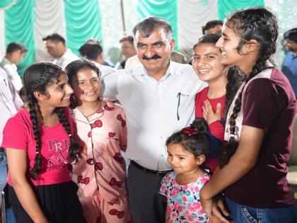 CM Sukhwinder Singh Sukhu meet girl child's, click photographs during his visit to home constituency | CM Sukhwinder Singh Sukhu meet girl child's, click photographs during his visit to home constituency