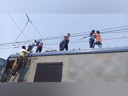 Technical snag hits Mumbai local train services | Technical snag hits Mumbai local train services