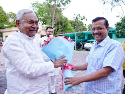 Nitish Kumar, Tejashwi Yadav meet Arvind Kejriwal in Delhi, discuss country's "present political situation" | Nitish Kumar, Tejashwi Yadav meet Arvind Kejriwal in Delhi, discuss country's "present political situation"