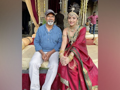 Trisha Krishnan shares picture with Mani Ratnam from 'Ponniyin Selvan 2' set | Trisha Krishnan shares picture with Mani Ratnam from 'Ponniyin Selvan 2' set