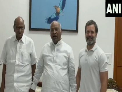 Pawar meets Kharge, Rahul Gandhi; leaders say beginning of process to unite opposition parties | Pawar meets Kharge, Rahul Gandhi; leaders say beginning of process to unite opposition parties