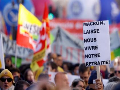 Thousands of protesters flood streets in France before Friday's pension reform ruling | Thousands of protesters flood streets in France before Friday's pension reform ruling